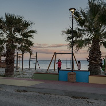 Il lungomare di San Sostene risplende di nuova luce